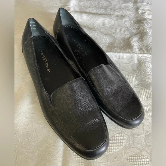 Trotters Jenn Black Loafer Slip on Shoes Sz 10 EUC - Picture 1 of 8